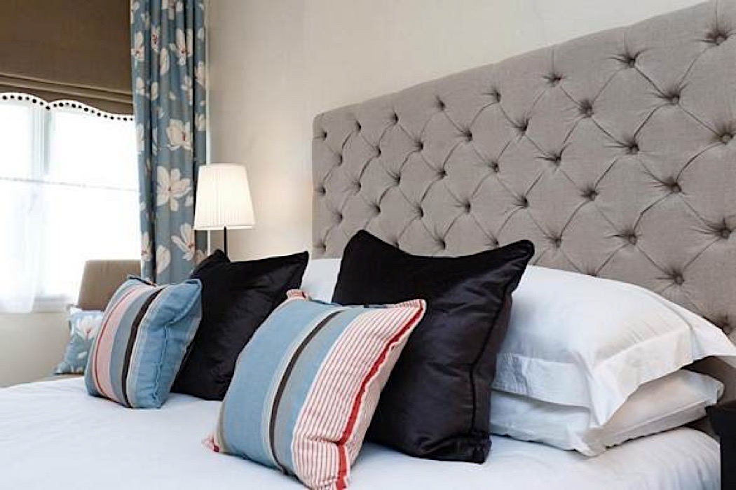 009_riverbank_pillows.jpg