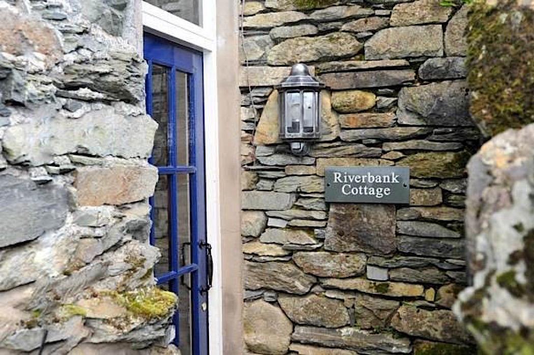 001_riverbank_entrance.jpg