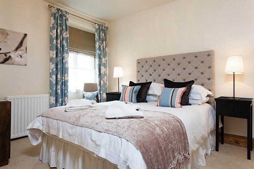 010_riverbank_bed.jpg